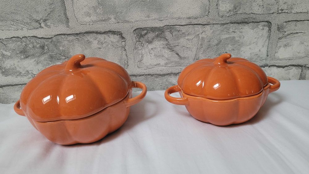 Dwa naczynia ceramiczne w kształcie dyni żaroodporne