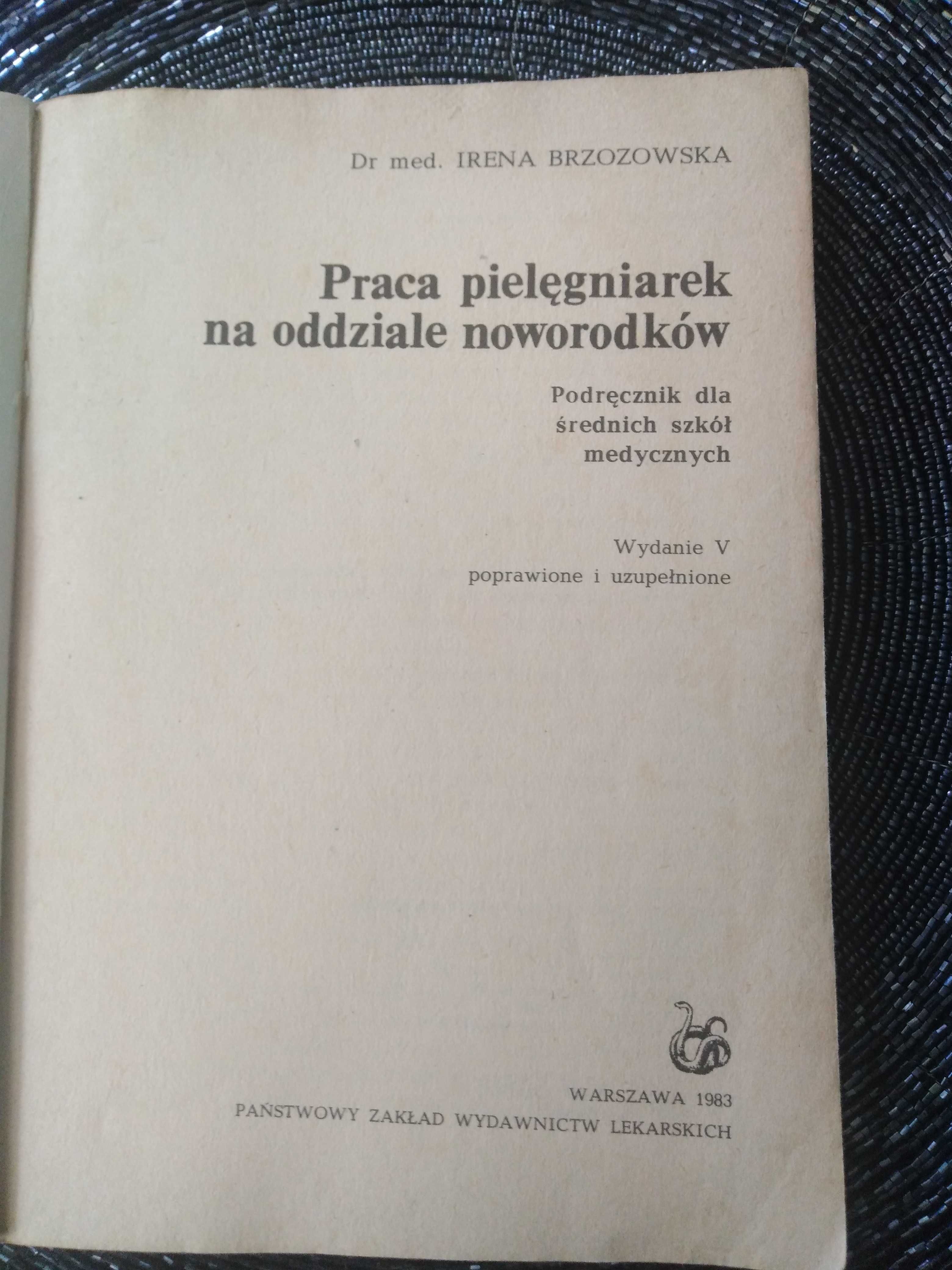 Stara książka praca pielęgniarek na oddziale noworodków