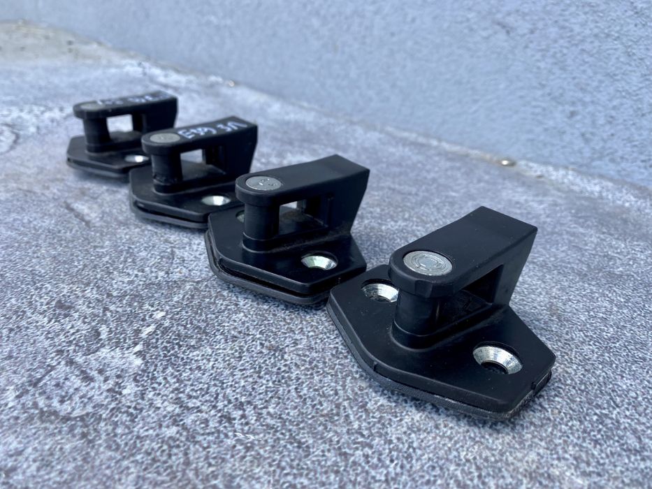 Концевик дверей BMW E39 обмежувач кріплення замка БМВ Е39