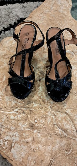 Sandálias muito bonitas