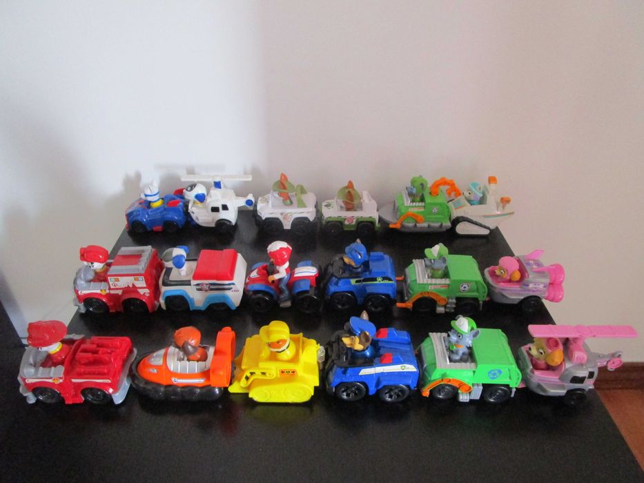 Caixa com 6 Carrinhos (Racers) Originais da Patrulha Pata.