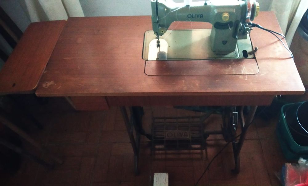 Máquina costura Oliva anos 70