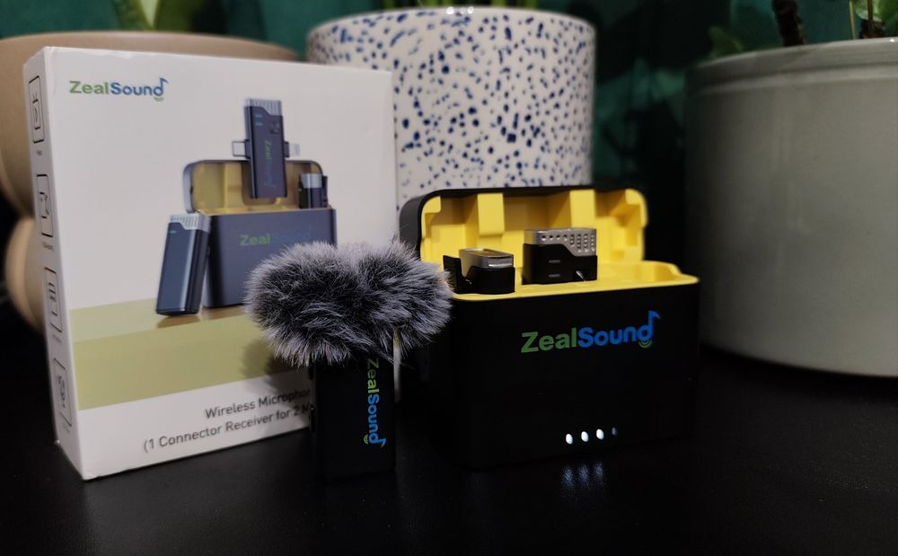 Bezprzewodowy mikrofon ZealSound do vlogów wywiadów.