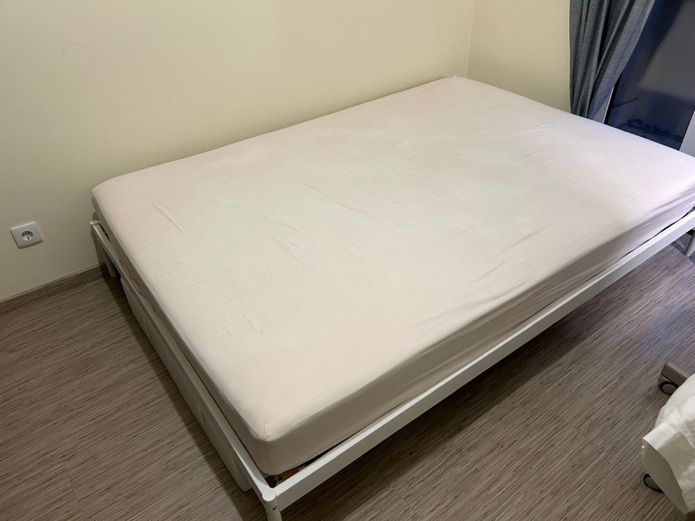 Cama e colchão Ikea