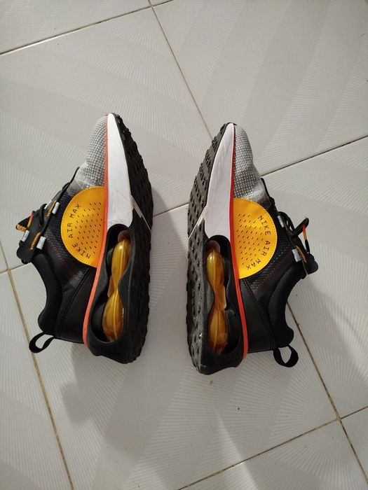 Tênis Nike 38.   Usado uma vez