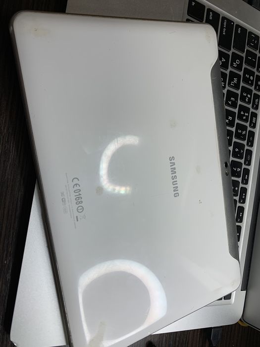 Продам планшет Самсунг GT-P7500 16gb все работает