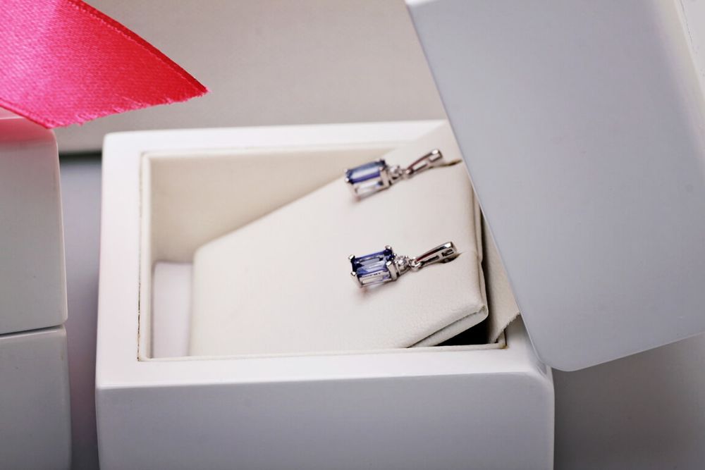 Złote kolczyki Staviori z diamentem