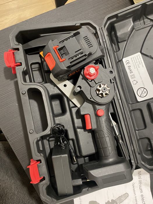 Mini motoserra portatil