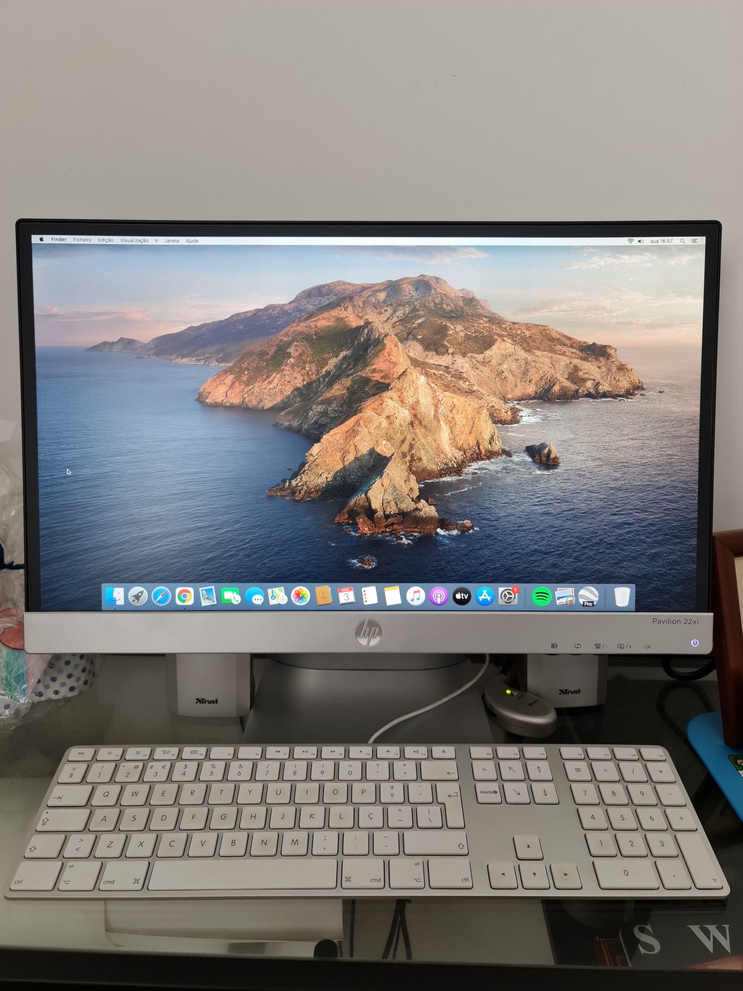 Computador Mac mini + monitor