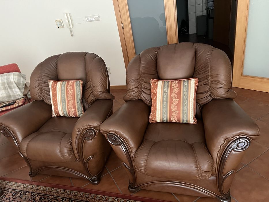 Conjunto de sofas em pele