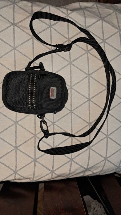 Torebka etui case na pasku aparat fotograficzny compact pamięć bateria