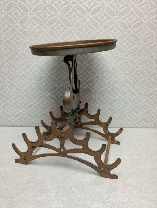 Stara waga do listów. Retro