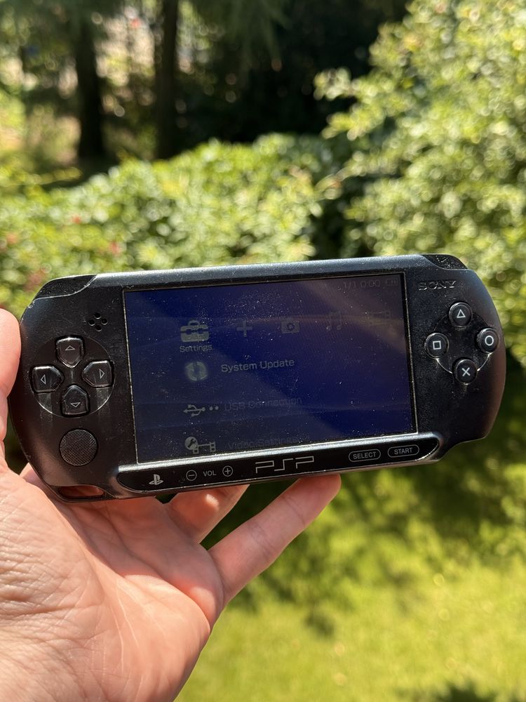 PSP Street E-1004 / Z ładowarką!