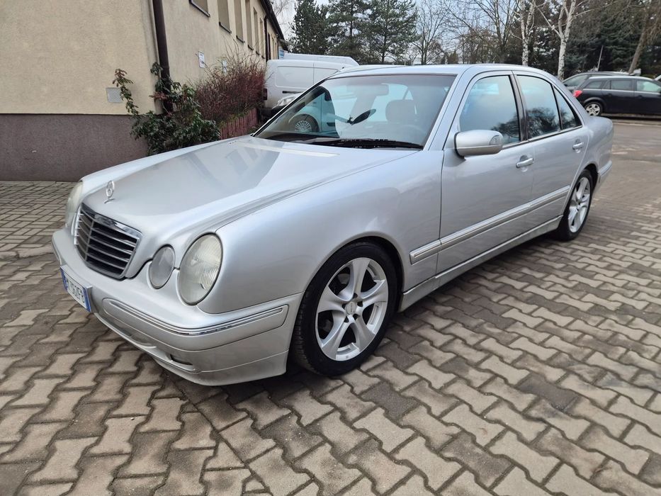 Mercedes-Benz Klasa E 2.2 CDI AVANTGARDE z Włoch bez rdzy manual
