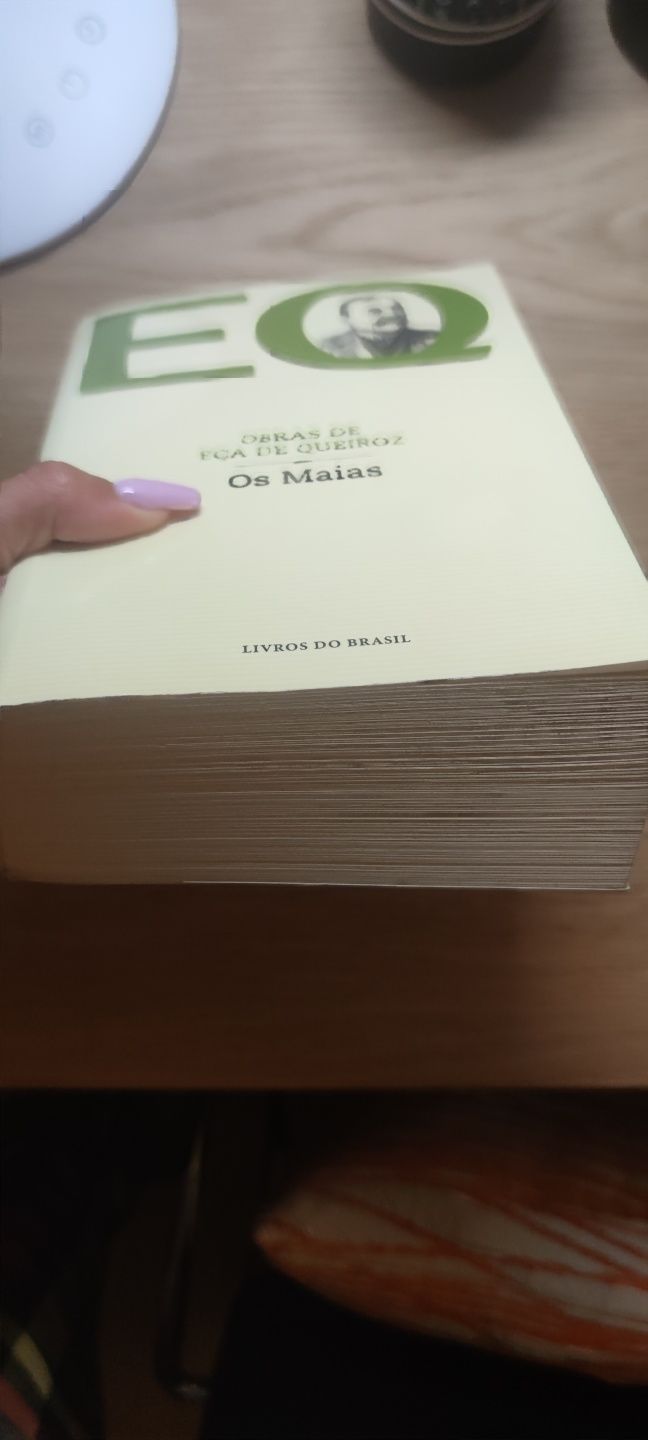 Livro "Os Maias"