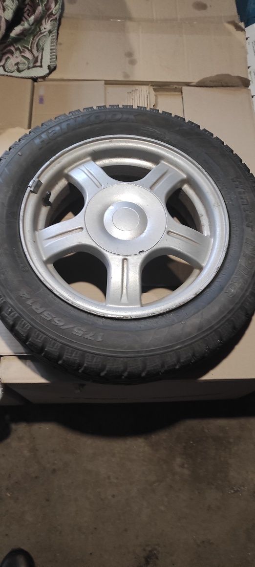 Комплект зимової гуми Ханкук вінтер на дисках на ВАЗ 2110 у гарному ст
