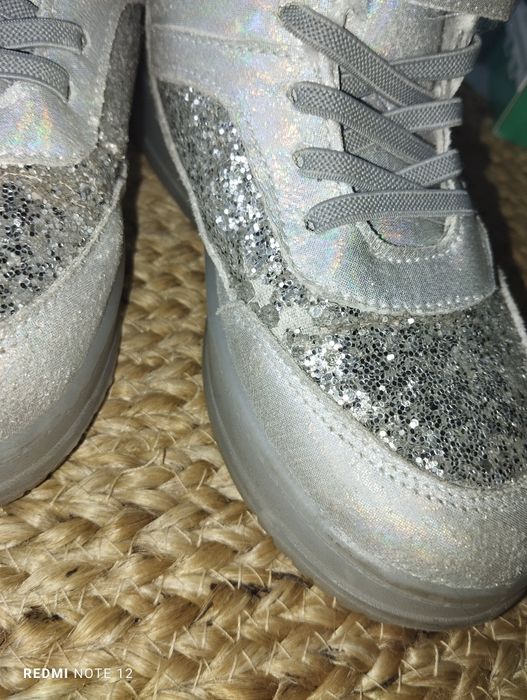 Sneakersy ocieplane na zimę zimowe świecące ociepleniem na rzepy