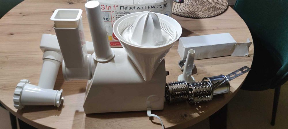 Maszynka do mięsa szatkownica,wyciskarka +krajalnica Siemens