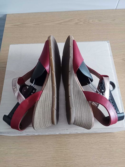 Sandálias Femininas com Salto  Tamanh0 37– Conforto !