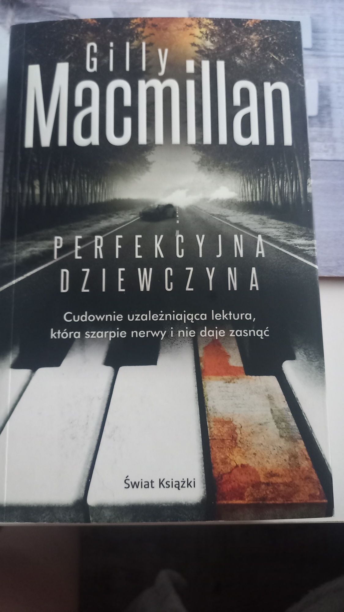 Perfekcyjna dziewczyna Gilly Macmillan