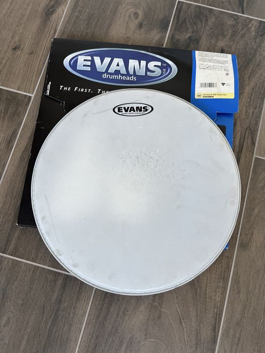 Продам пластик Evans power center reverse dot 14