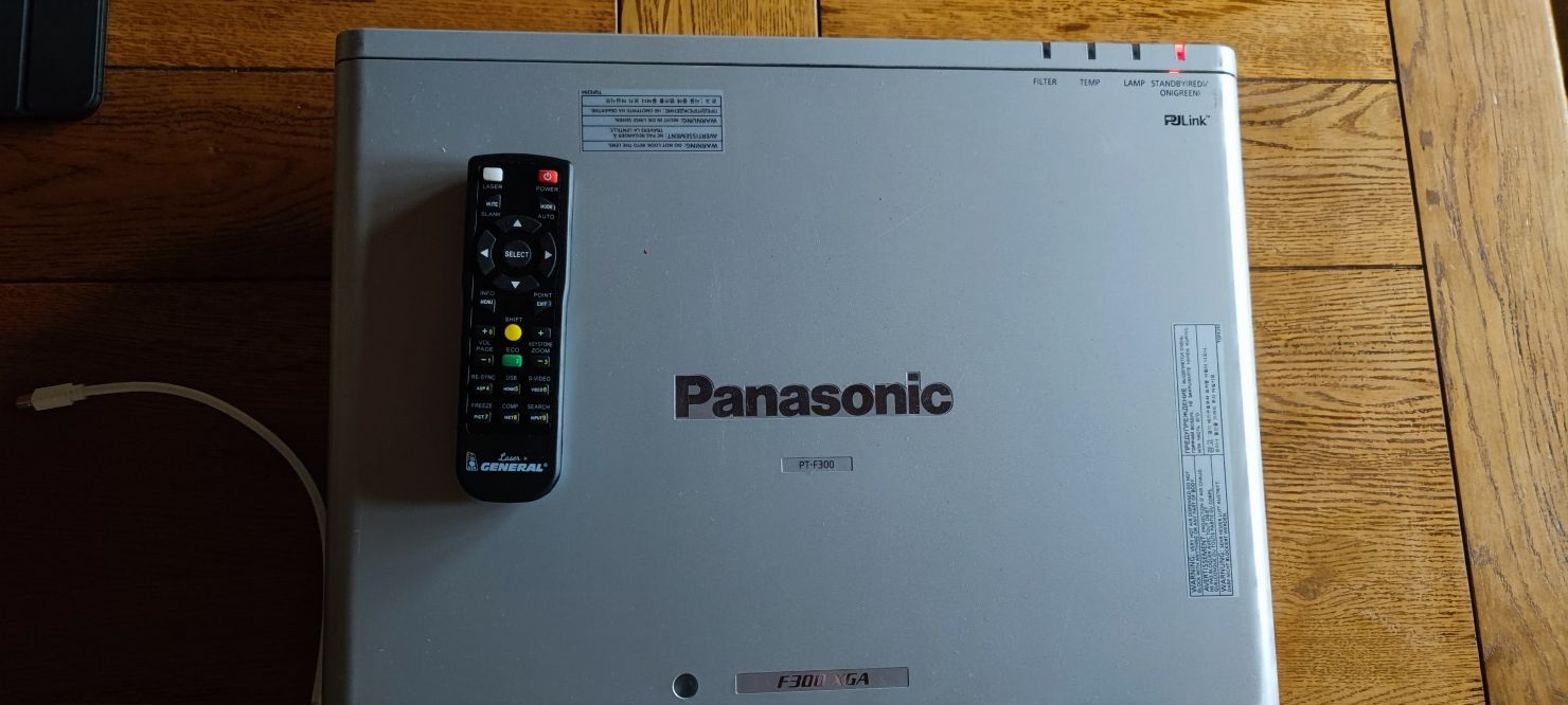 Rzutnik projektor Panasonic PT-F300 XGA