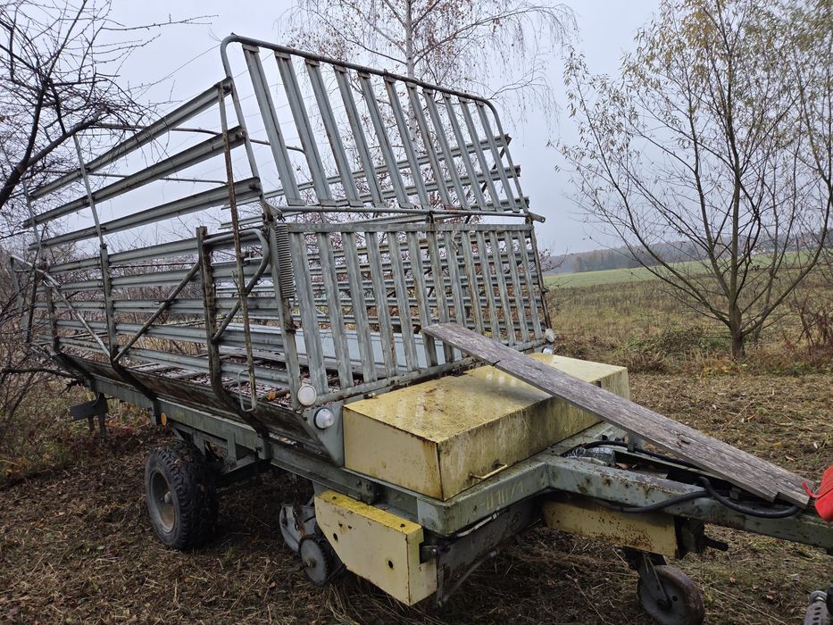 Przyczepa samozbierająca