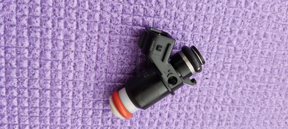 Форсунка паливна Honda Civic 1,6. 16450-pld-003