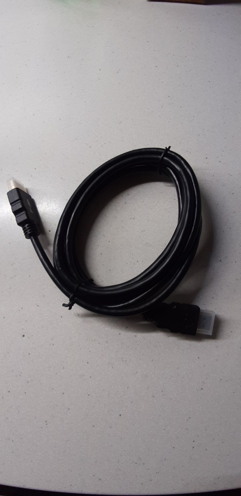 Kabel przewód połączeniowy HDMI o długości 1,8 m.