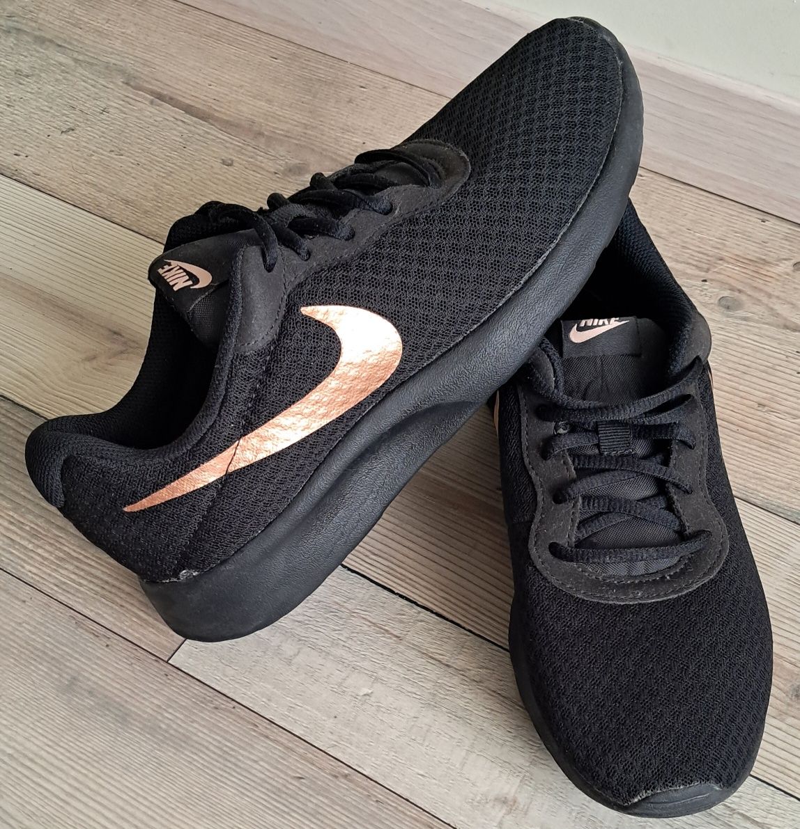 Кросівки Nike Wmns Tanjun 812655-005 (р.40)
