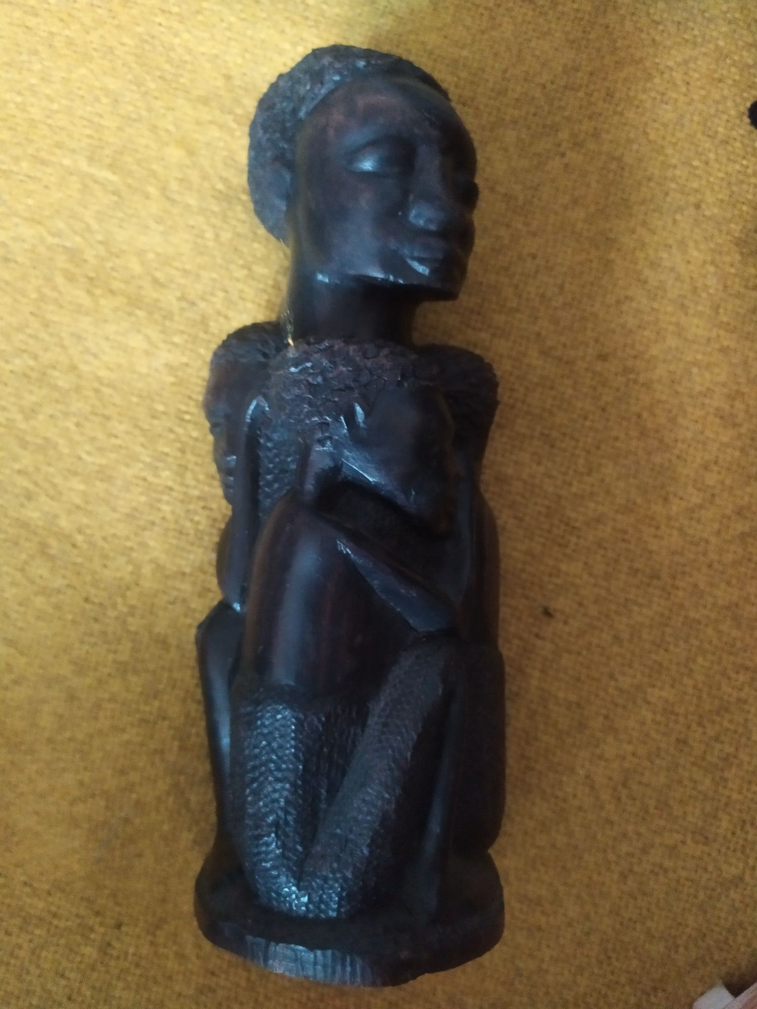 Figurka afrykańska wysokość 23 cm.