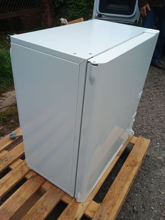 Suszarka do ubrań AEG kawalerka, małe mieszkanie. Stoi, wisi, działa.