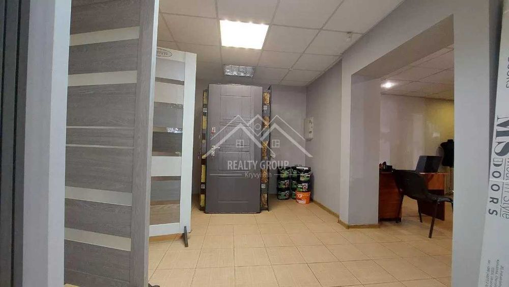 Продаж гарного приміщення під бізнес м-н Ювілейний поряд із ринком