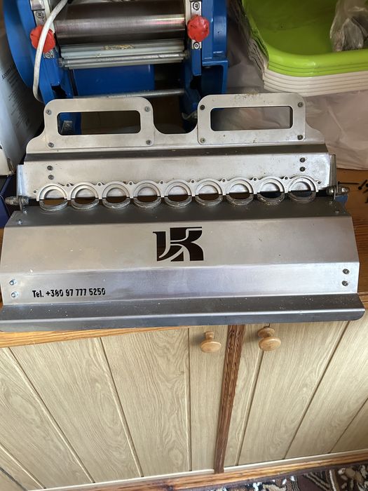 Прес-форма для ліпки пельменів