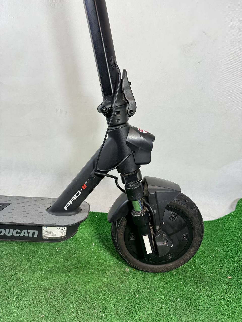 Hulajnoga Elektryczna Ducati Pro II Evo czarna 350W 20km/h 10"