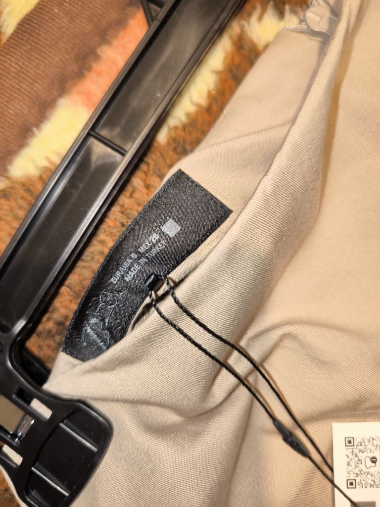 Vendo Saia Zara S com franzido nova com etiqueta
