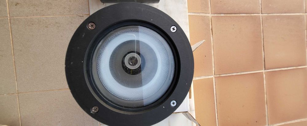 3 Focos de chão exterior novos na caixa + 1 de oferta (partido)