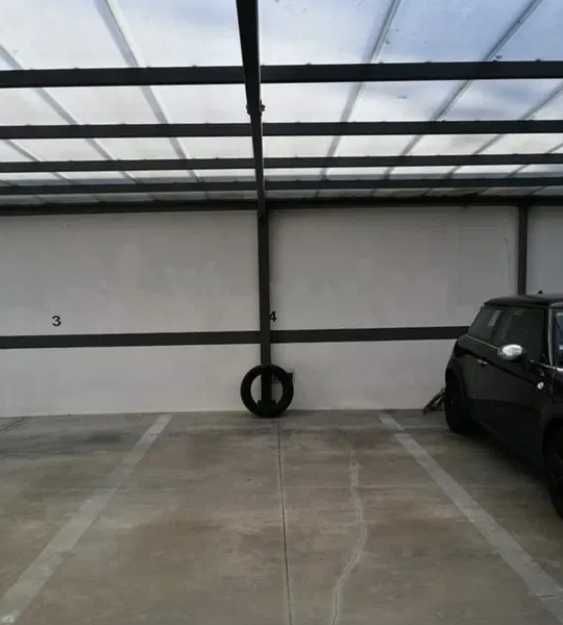 Lugar de garagem na Praça da República - Baixa!