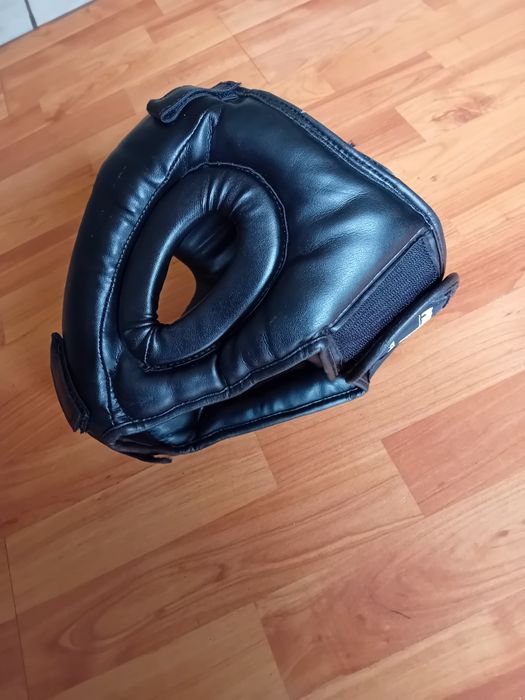 Kask bokserski z kratką boks kickboxing
