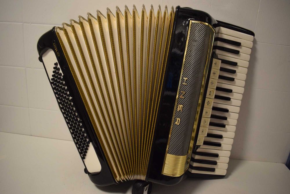 Acordeao Hohner Lucia IV P 4 Voz 96 Baixos, N.251