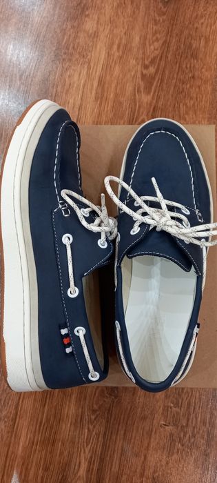 Чоловіче взутя продам