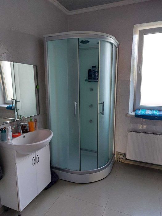 ДВА будинки та діл. 0,10 га, вул. Хотинська