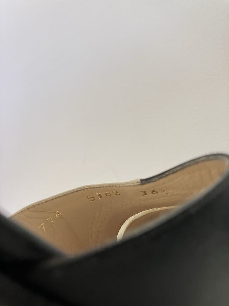 Sapatos CHANEL Vintage Preto e Branco