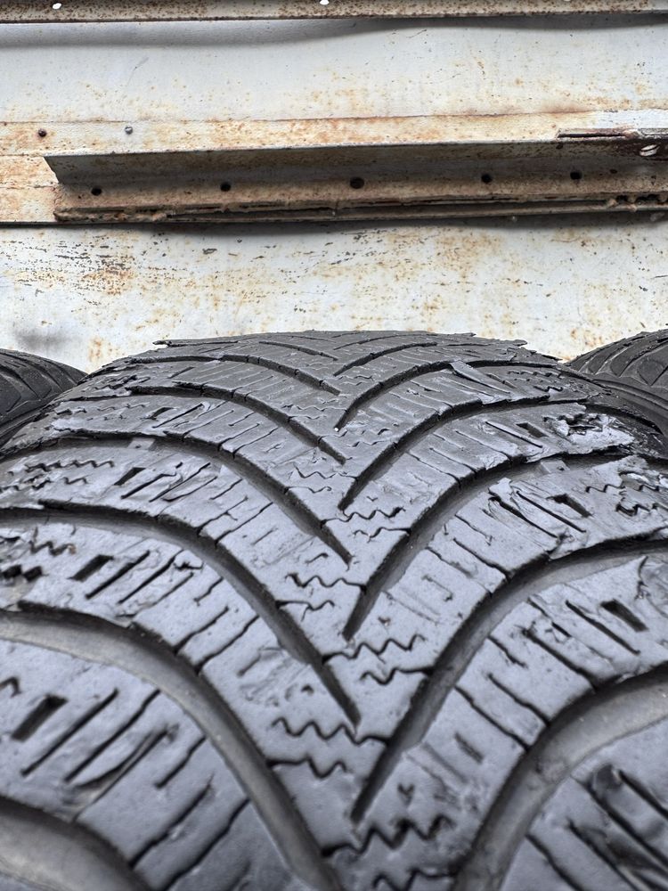 195/65 r15 Hankook Winter i*cept RS2 зима (4.5 мм.) 2018 год комплект