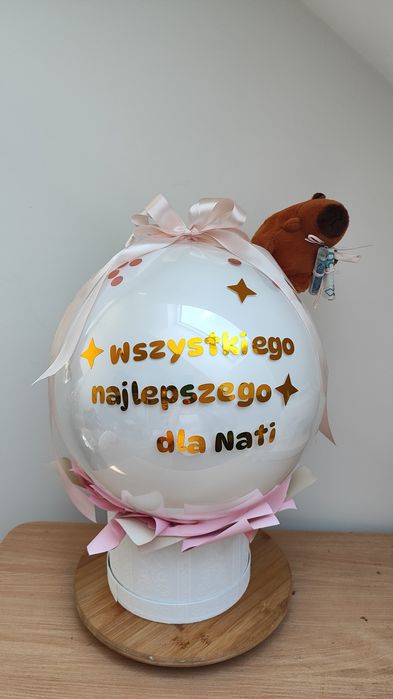 Ścianka cekinowa z balonową oprawąna 18 urodziny napis LED + cyfry