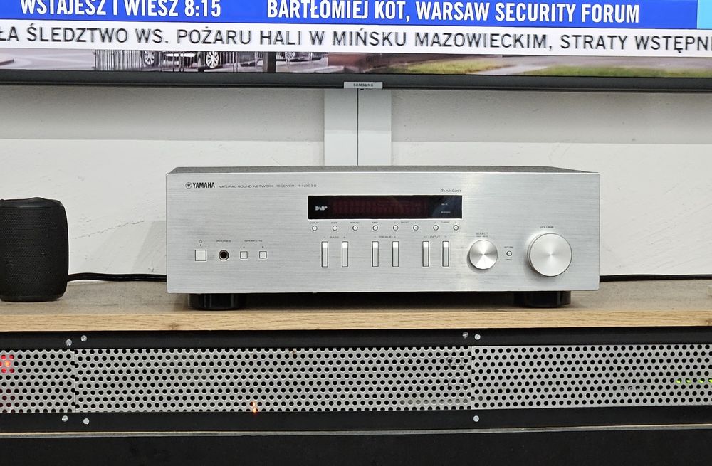 Amplituner yamaha RN303D