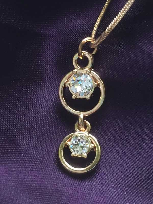 Naszyjnik w kolorze złota z kryształkami elegancki
