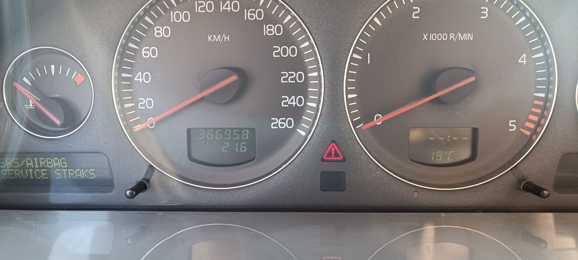 Volvo XC-90 . Полный привод !