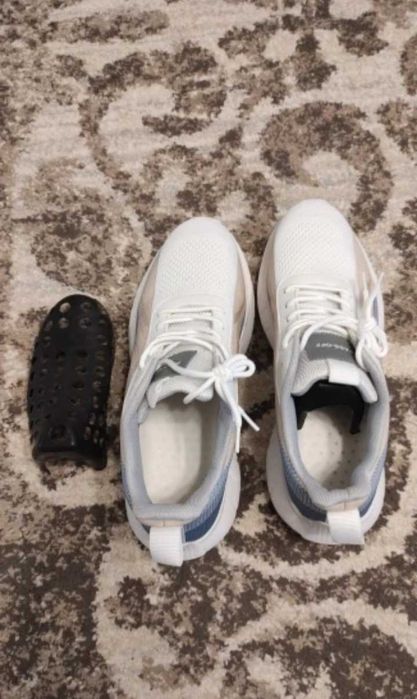 Кросівки , 43 розмір