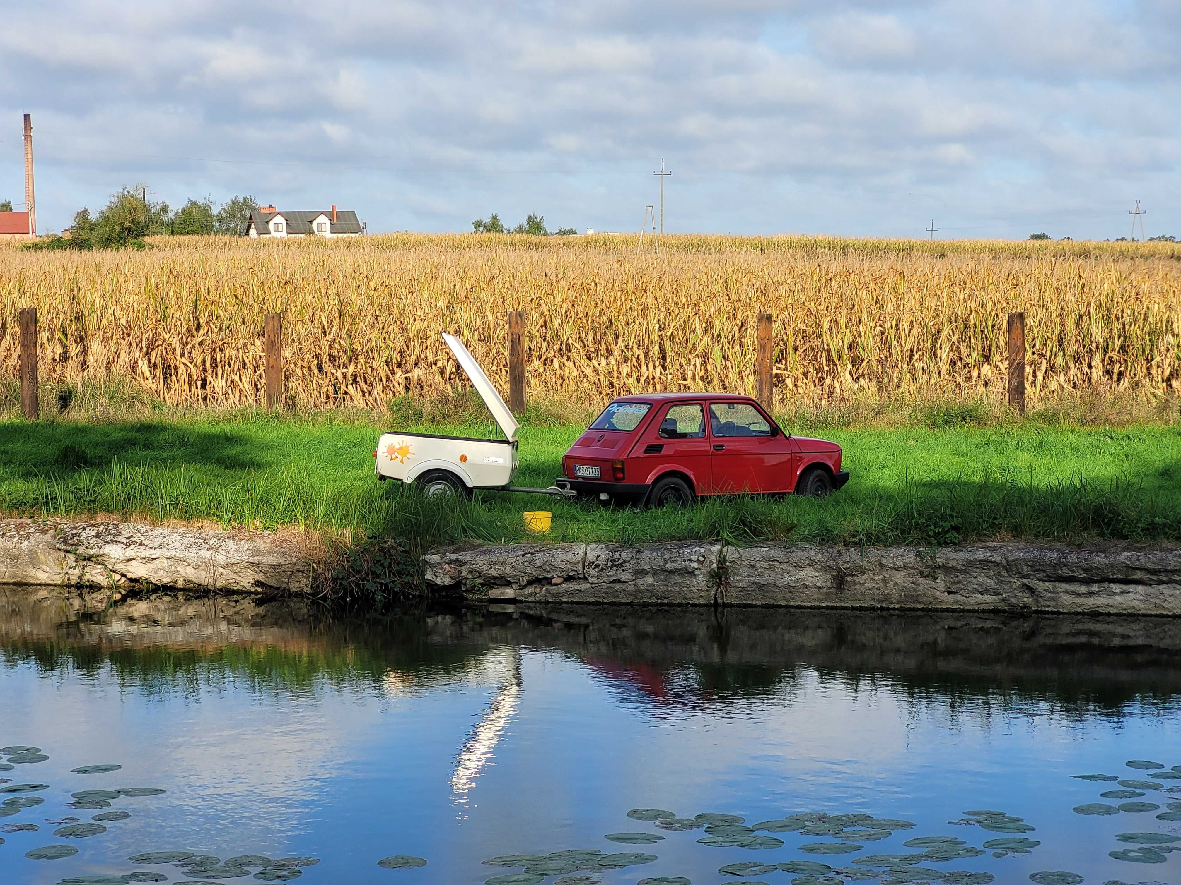 Fiat 126p maluch z przyczepką Niewiadów N250 C, super zestaw, Warto!